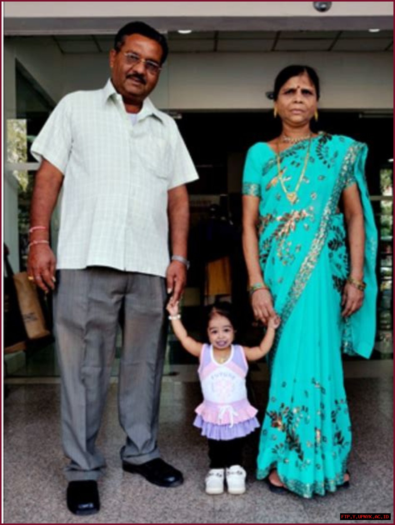 The Extraordinary Love Story Of The World's Smallest Woman And Her Husband