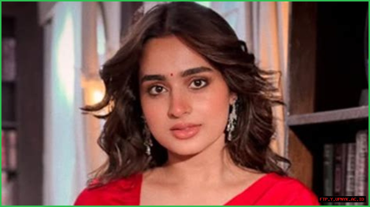 The Intriguing Life Of Ayesha Khan: Uncover Her Biography