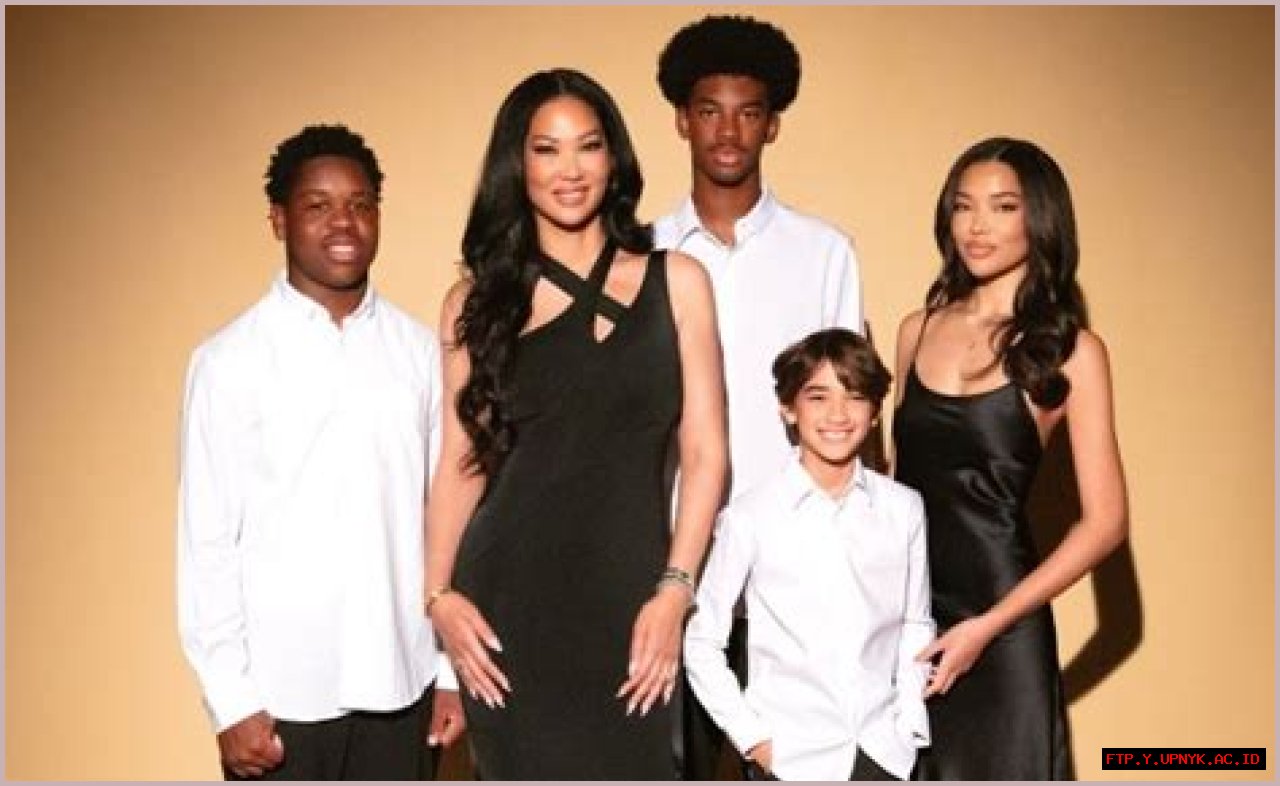 The Lineage Of Kimora Lee Simmons: Uncovering Her Parents' Background