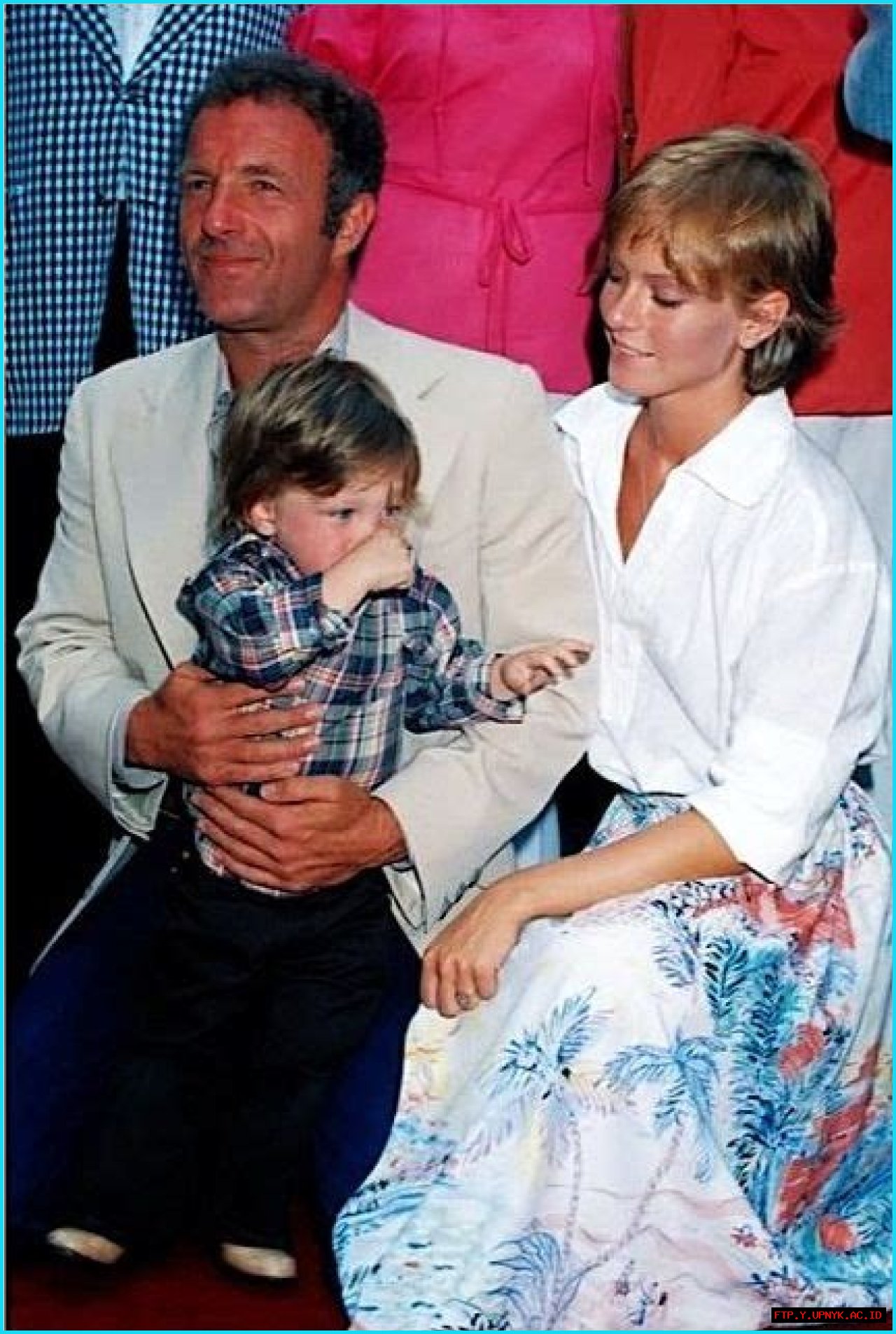The Real Scoop: Unlocking The Truth Behind Scott Caan's Mother