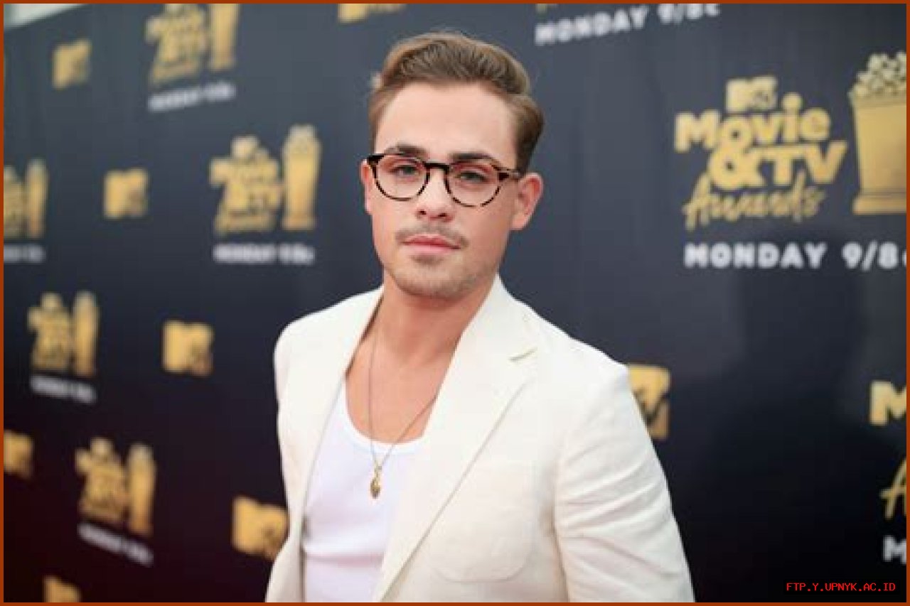 The Ultimate Guide To Dacre Montgomery's Feet: Size, Shape, And More