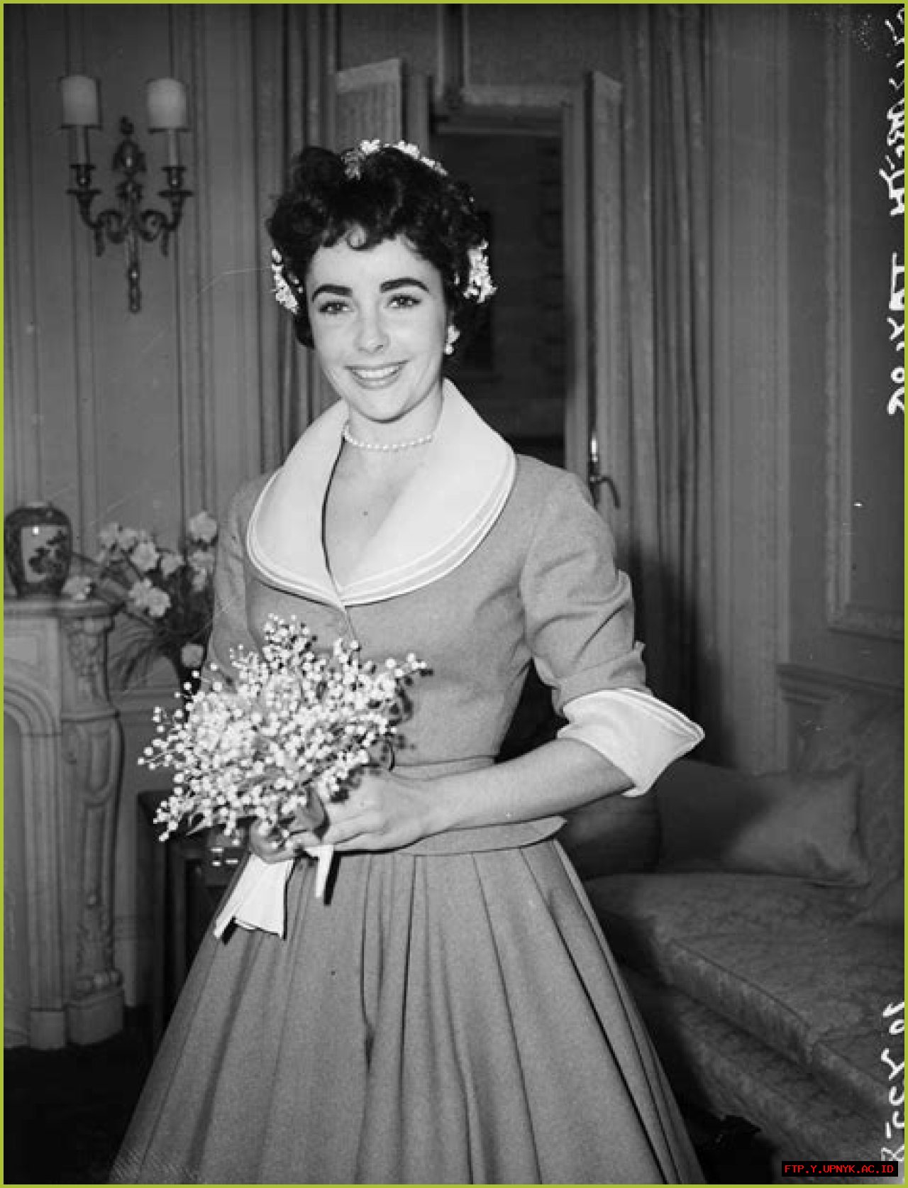 The Ultimate Guide To Elizabeth Taylor's Iconic Dress