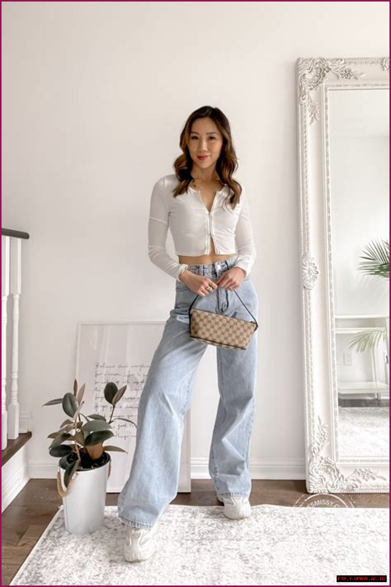 The Ultimate Style Guide: Boyfriend Jeans With Crop Tops