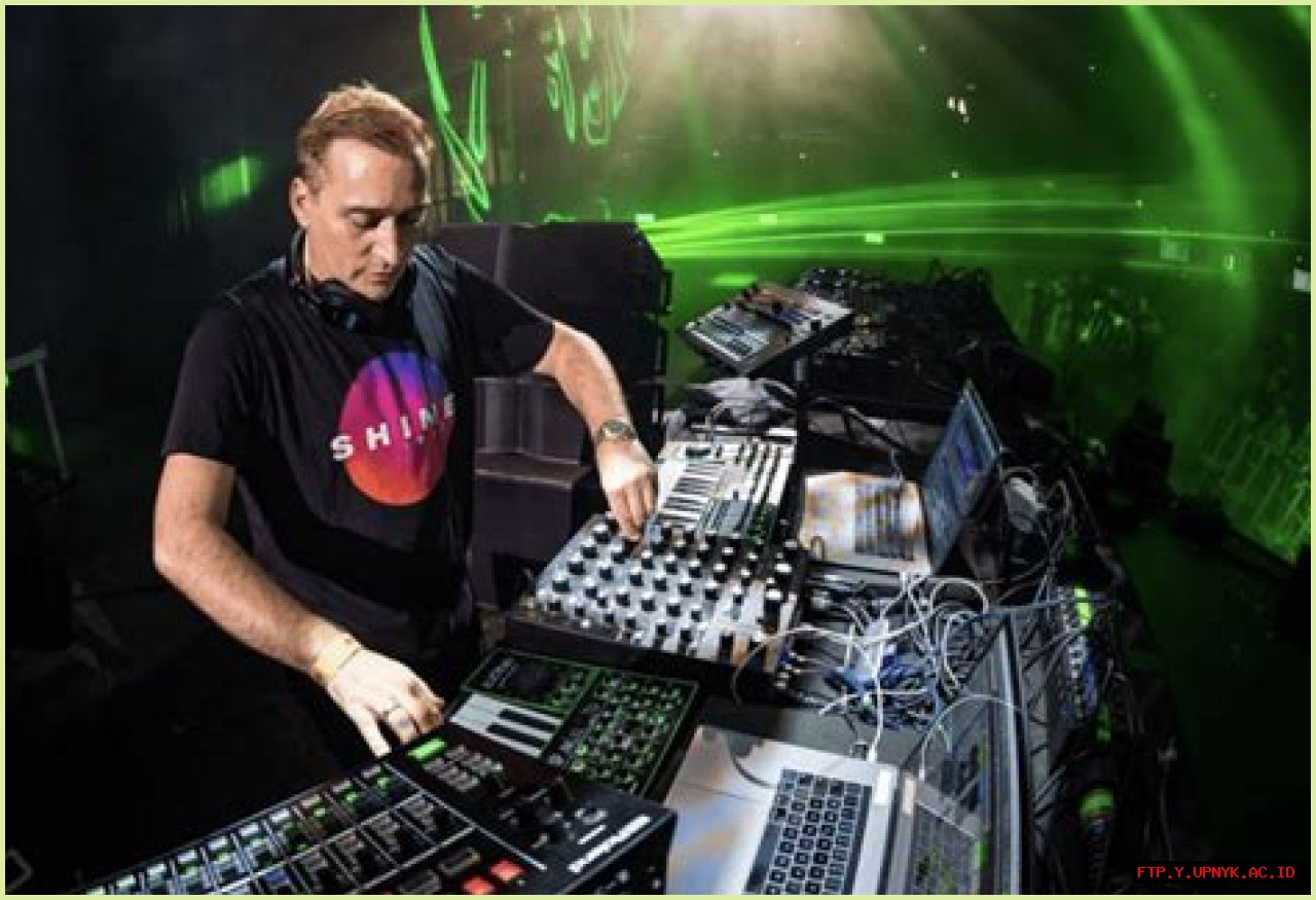 The Unforgettable Legends Of The DJ Scene: Exploring Famous DJs