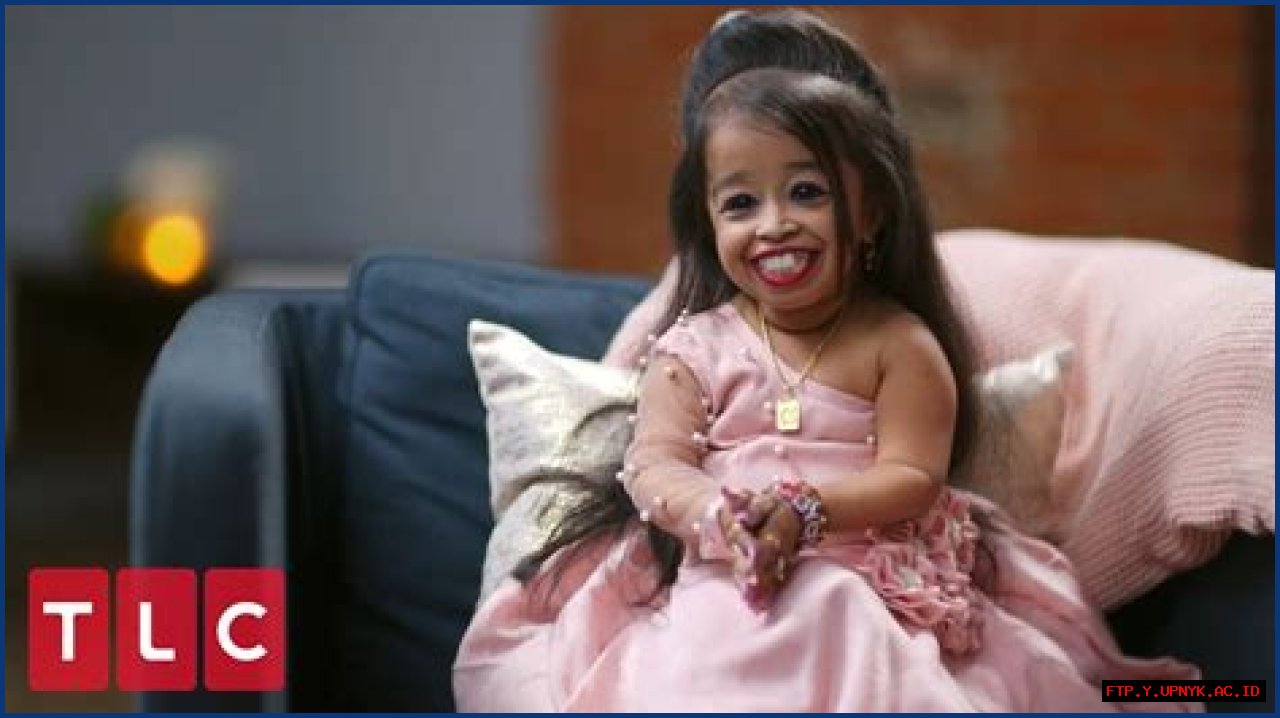 The World's Tiniest Girl: A Phenomenal Story