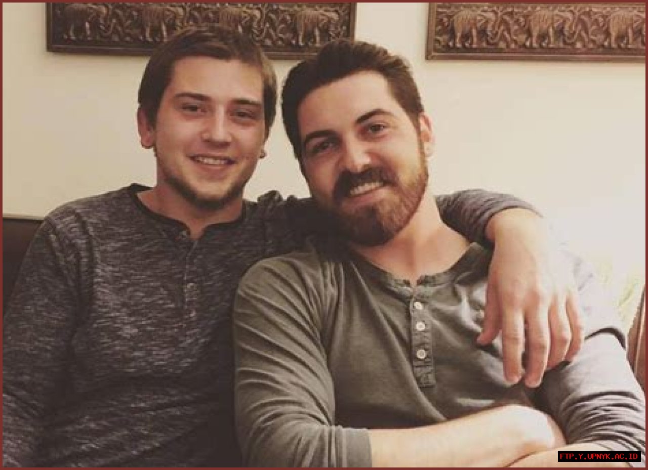 Tobey Maguire's Siblings: A Closer Look At His Family Ties