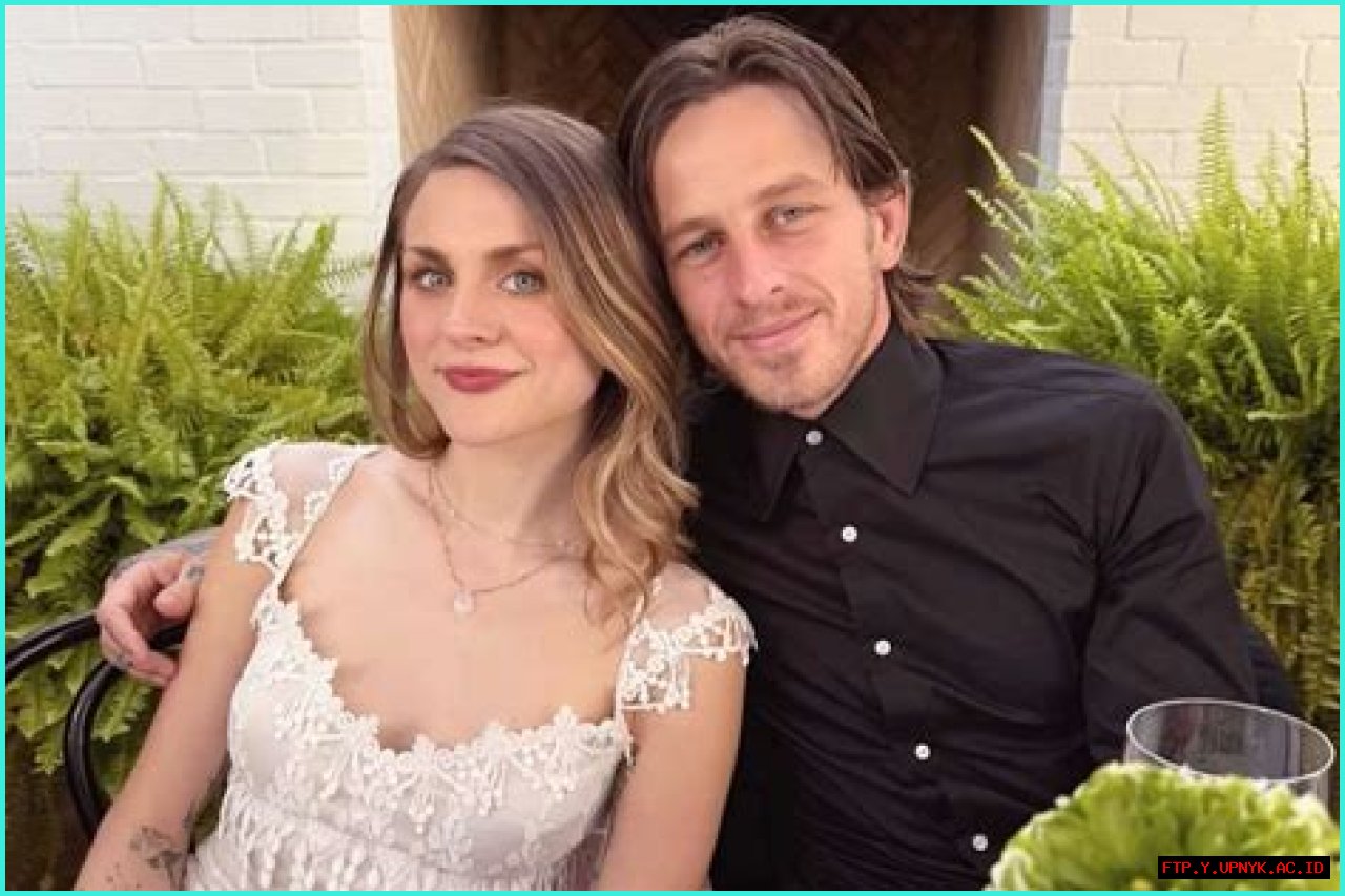 T.R. Knight's Wife: An Exclusive Look At His Private Life