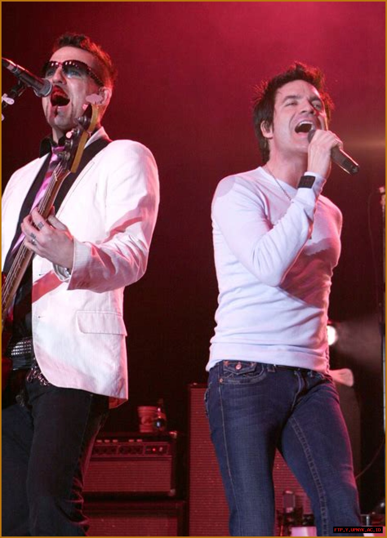 Train Lead Singer Battles Through Heart Attack Crisis