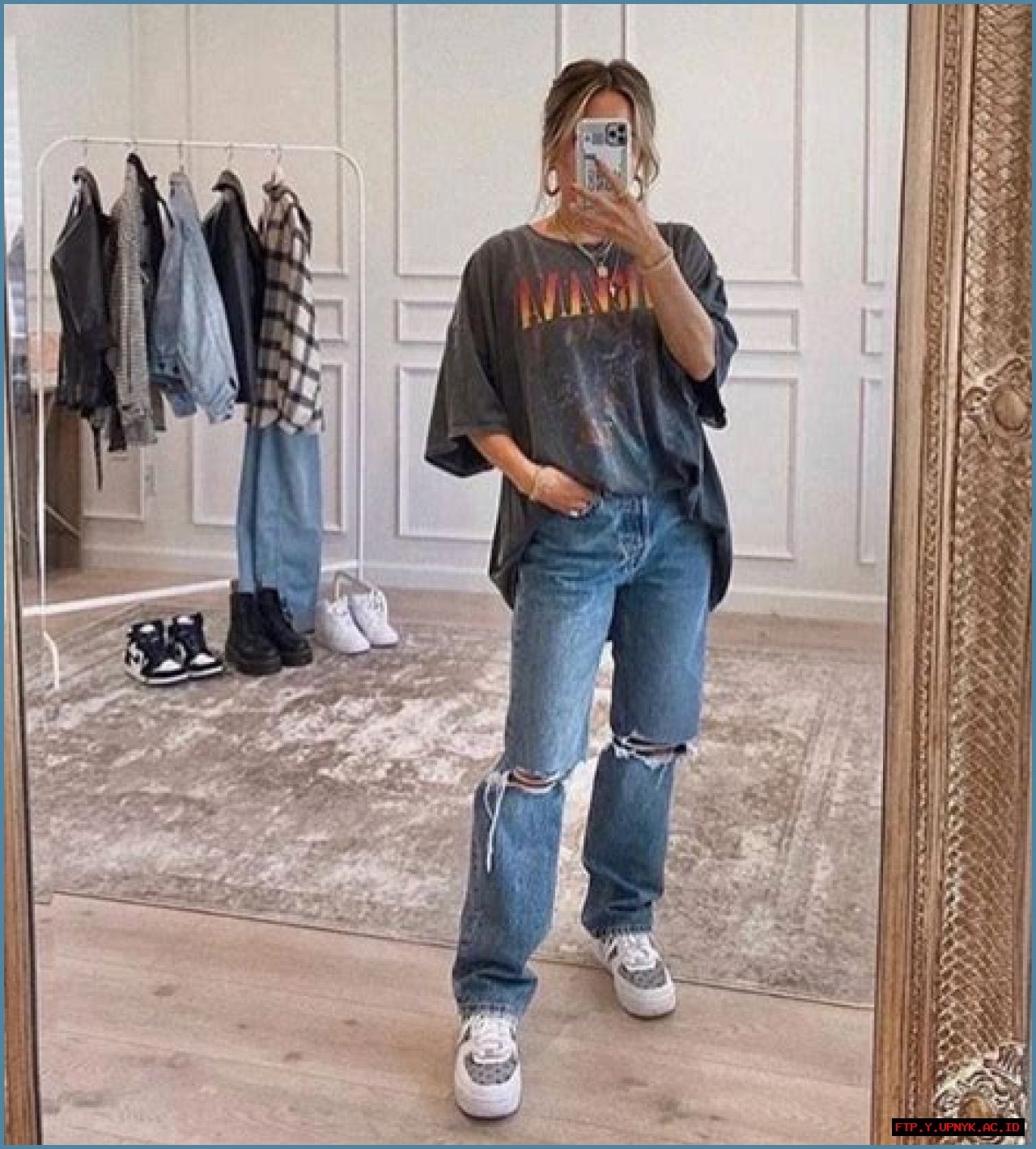 Uncover Style: Pair An Oversized T-shirt With A Stylish Jacket