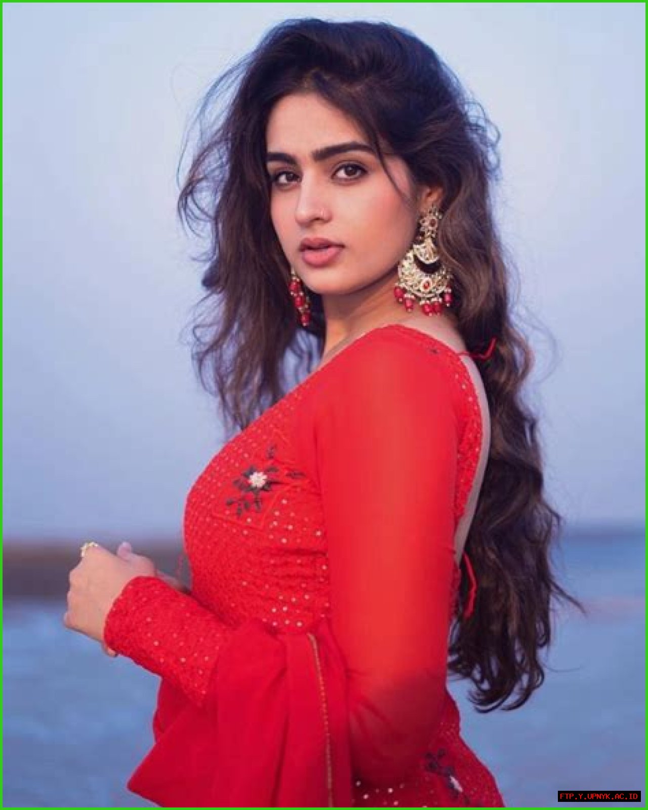 Uncover The Truth: Ayesha Khan's Real Age Revealed