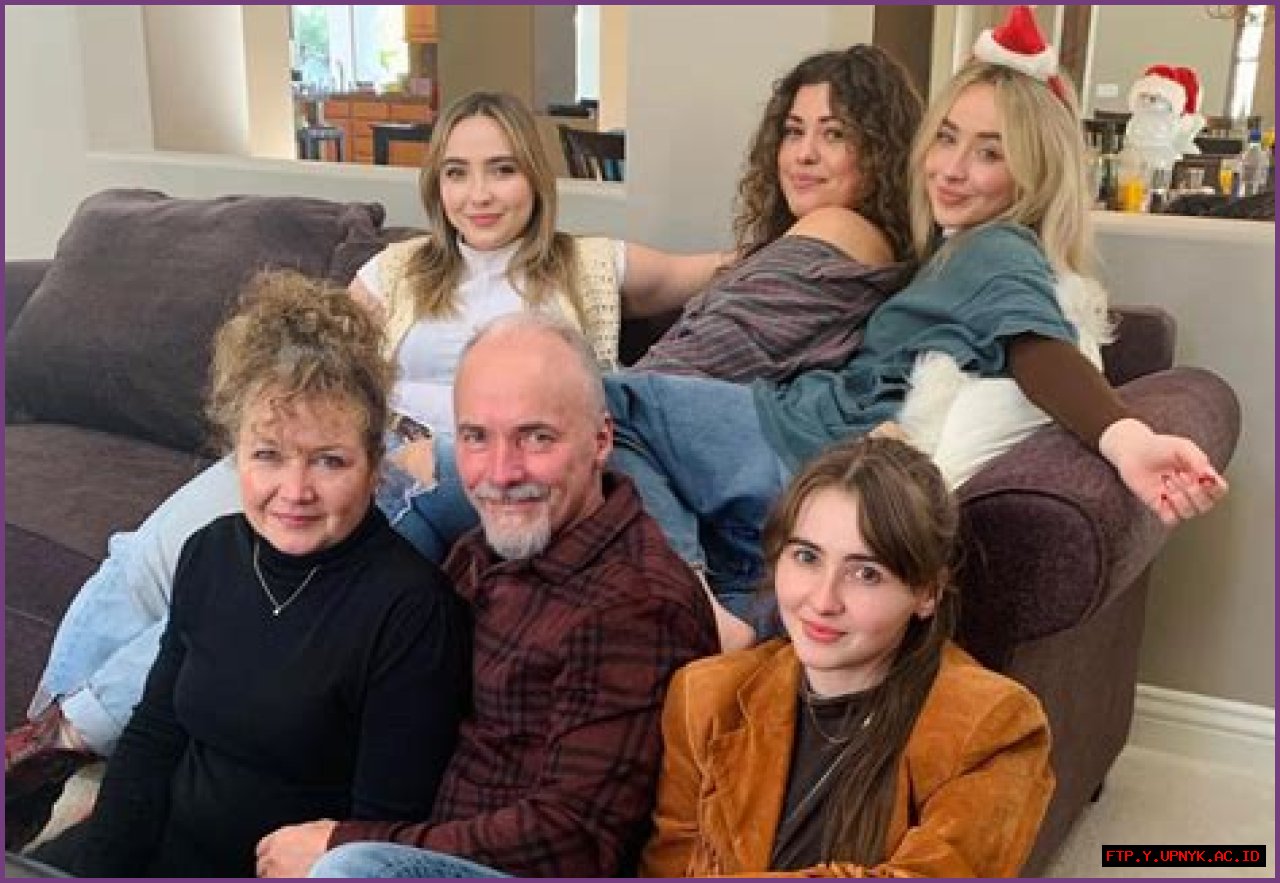 Understanding The Dynamics Of Sabrina Carpenter's Family