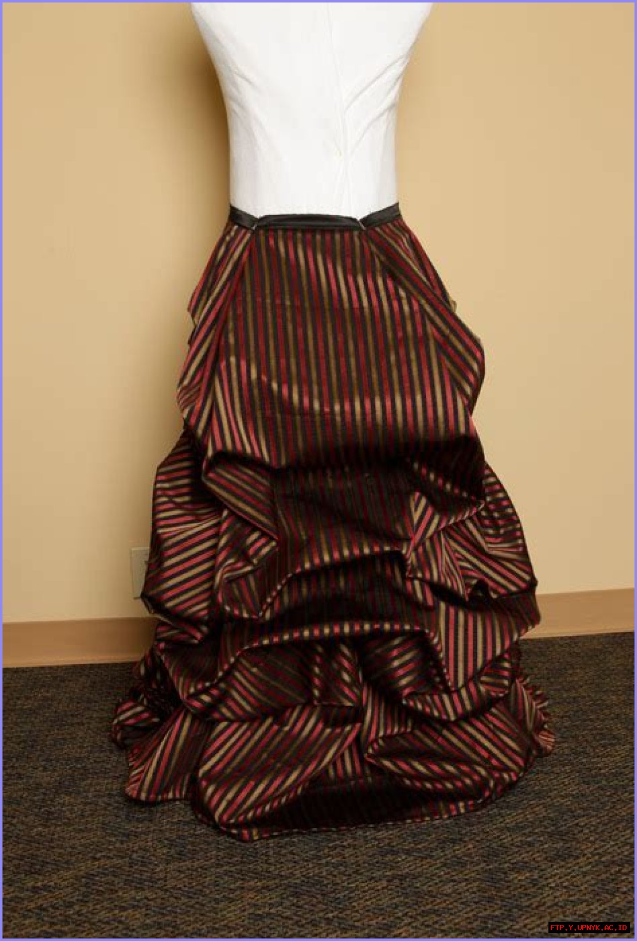 Unique Mini Bustle Skirt: Enhance Your Wardrobe With A Feminine Flair