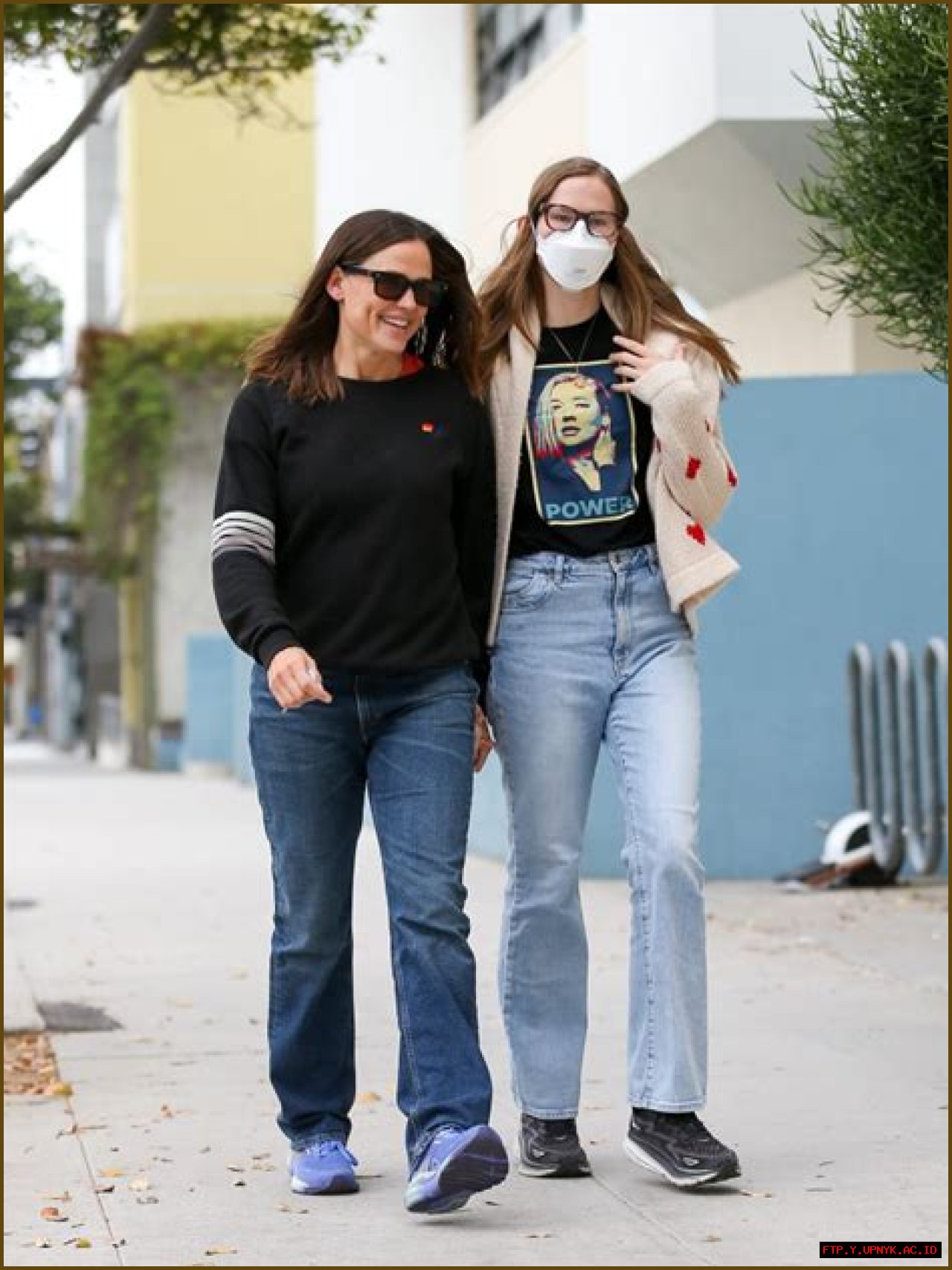 Unmasking The Reason: Jennifer Garner's Daughter's Mysterious Mask