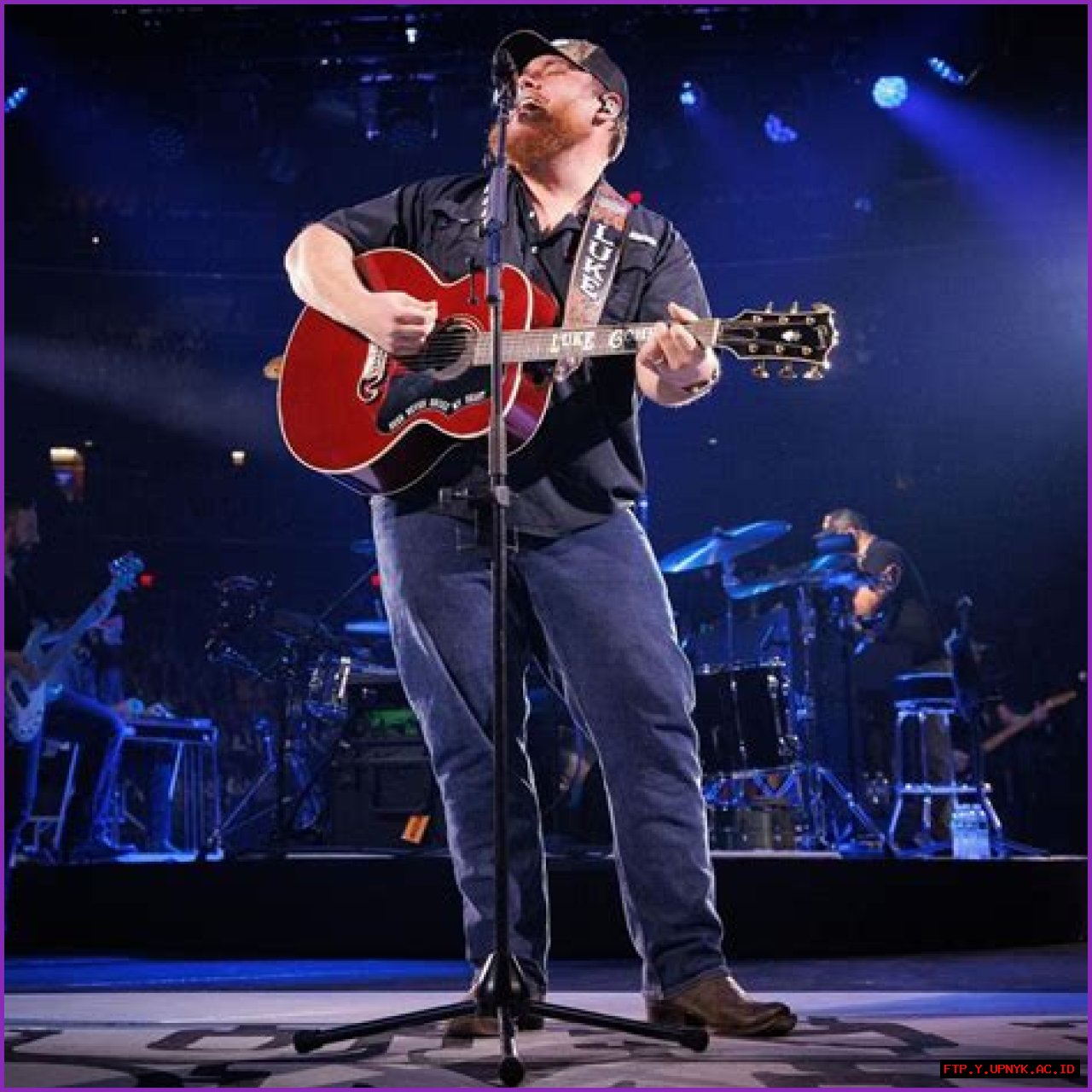 Unveiling Luke Combs' Height And Weight: A Comprehensive Analysis