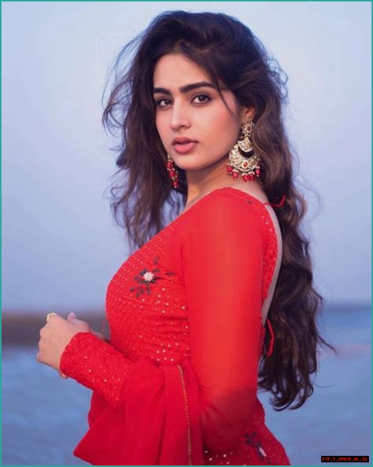 Unveiling The Enigma: Ayesha Khan's Age And Journey