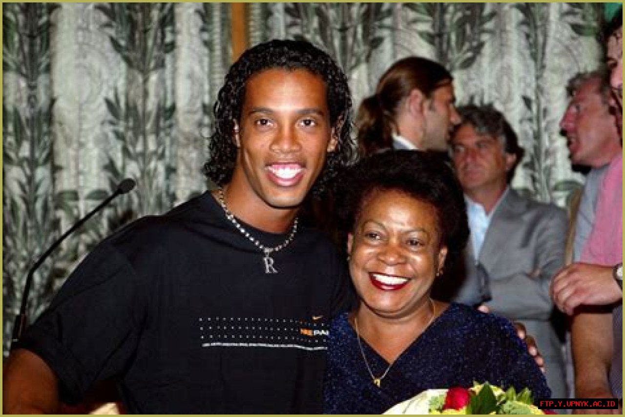 Unveiling The Heart Of A Legend: Ronaldinho's Mother
