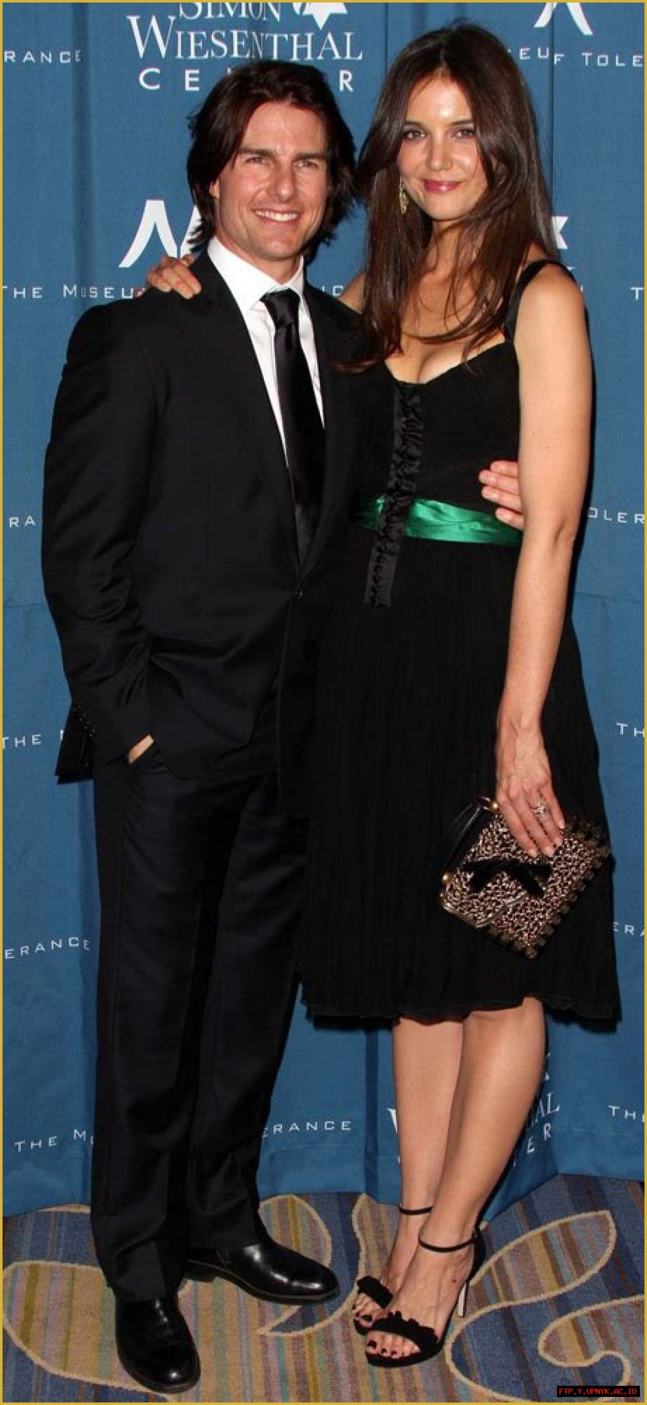 Unveiling The Height Of Hollywood Starlet: How Tall Is Katie Holmes?