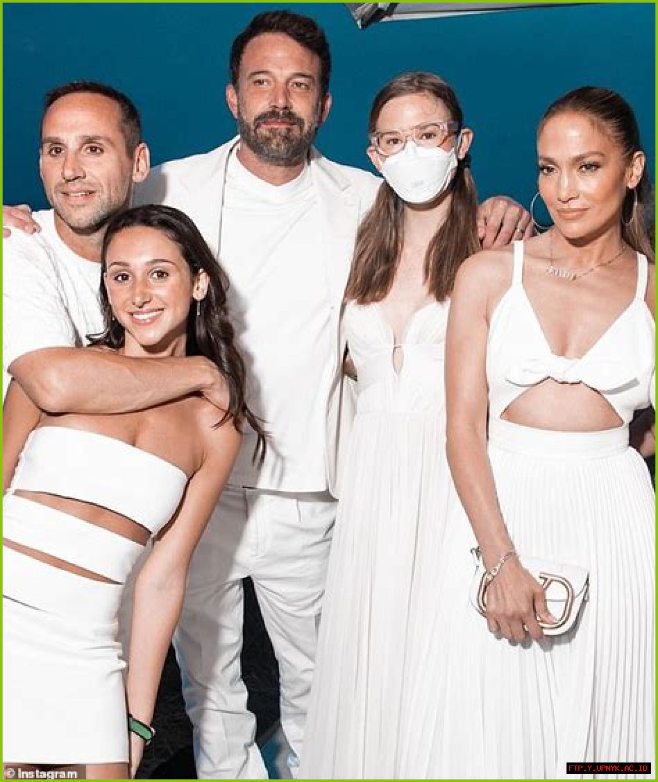 Unveiling The Reason Behind Violet Affleck's Mask: Uncovering Ben Affleck's Daughter's Secret