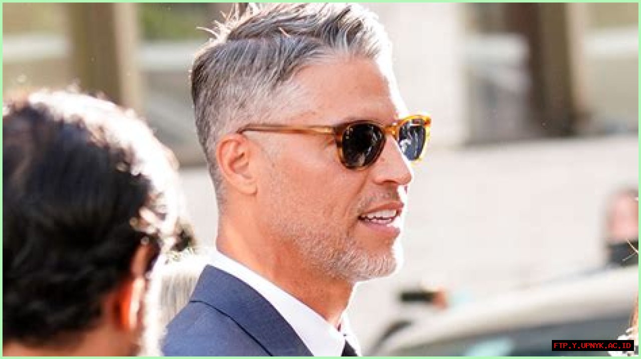 Well-known Couple: Pedro Martinez And Sandra Bullock