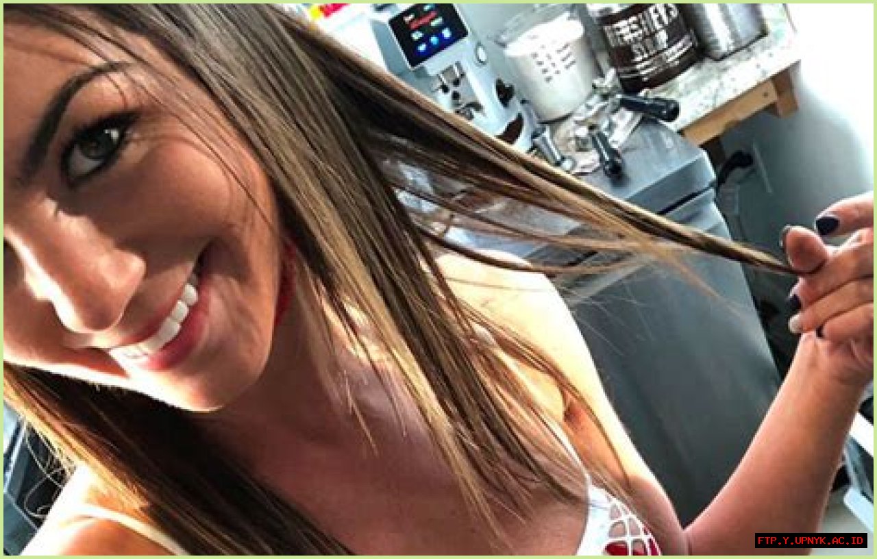 What's Trending On Carlie Jo Howell's Twitter Feed?