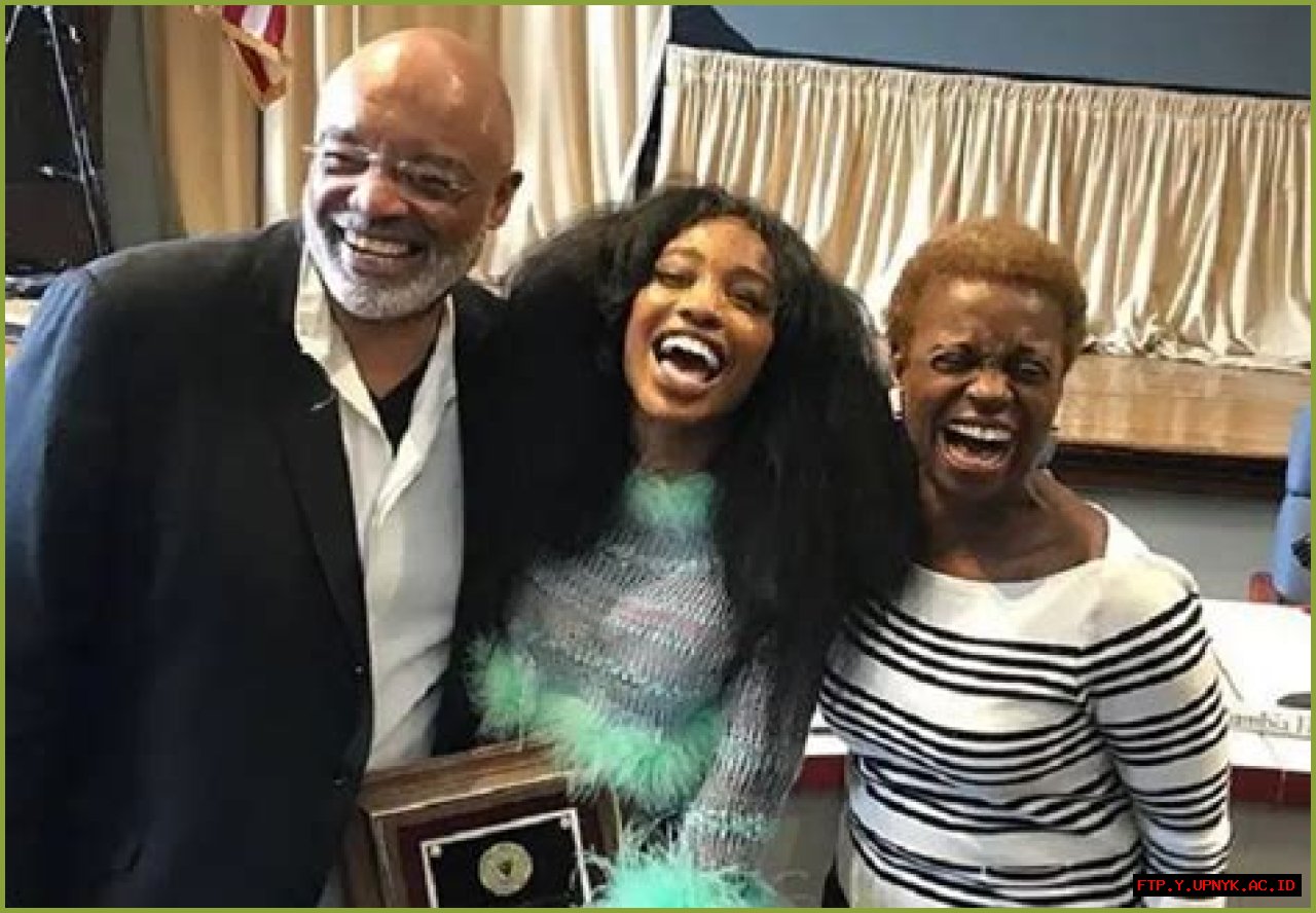 Who Are SZA's Parents? Meet The Artists Who Raised The R&B Star