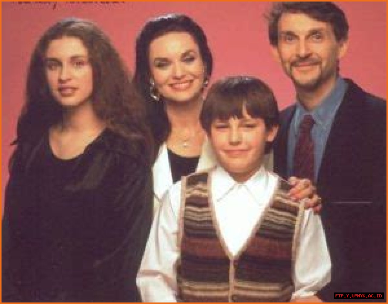 Who Is Crystal Gayle Married To And How They Met