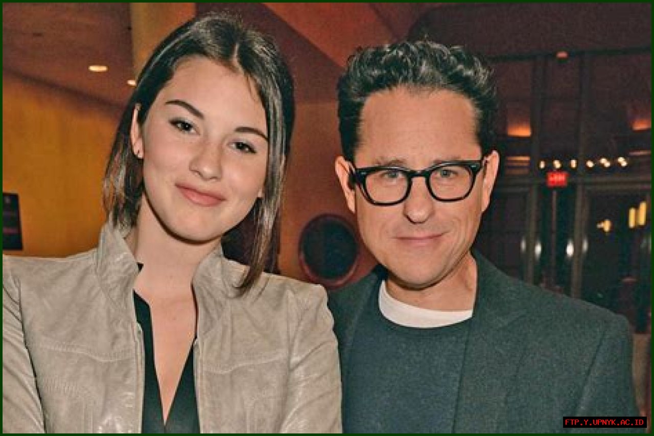 Who Is Gracie Abrams Related To? The Story Behind Her Famous Parents