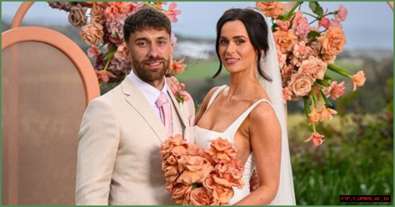 Who Is Sarah Jarosz Married To? - All The Details
