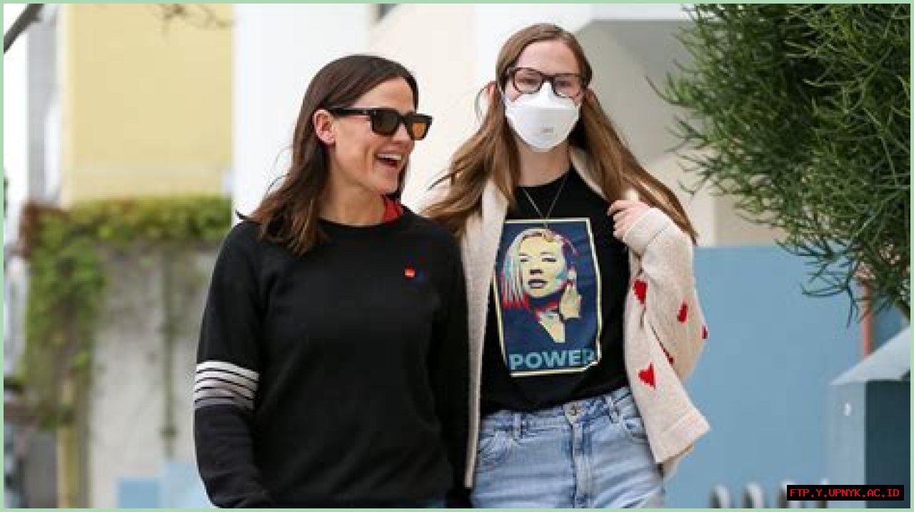 Why Jennifer Garner's Daughter Wears A Mask: Uncovering The Reason